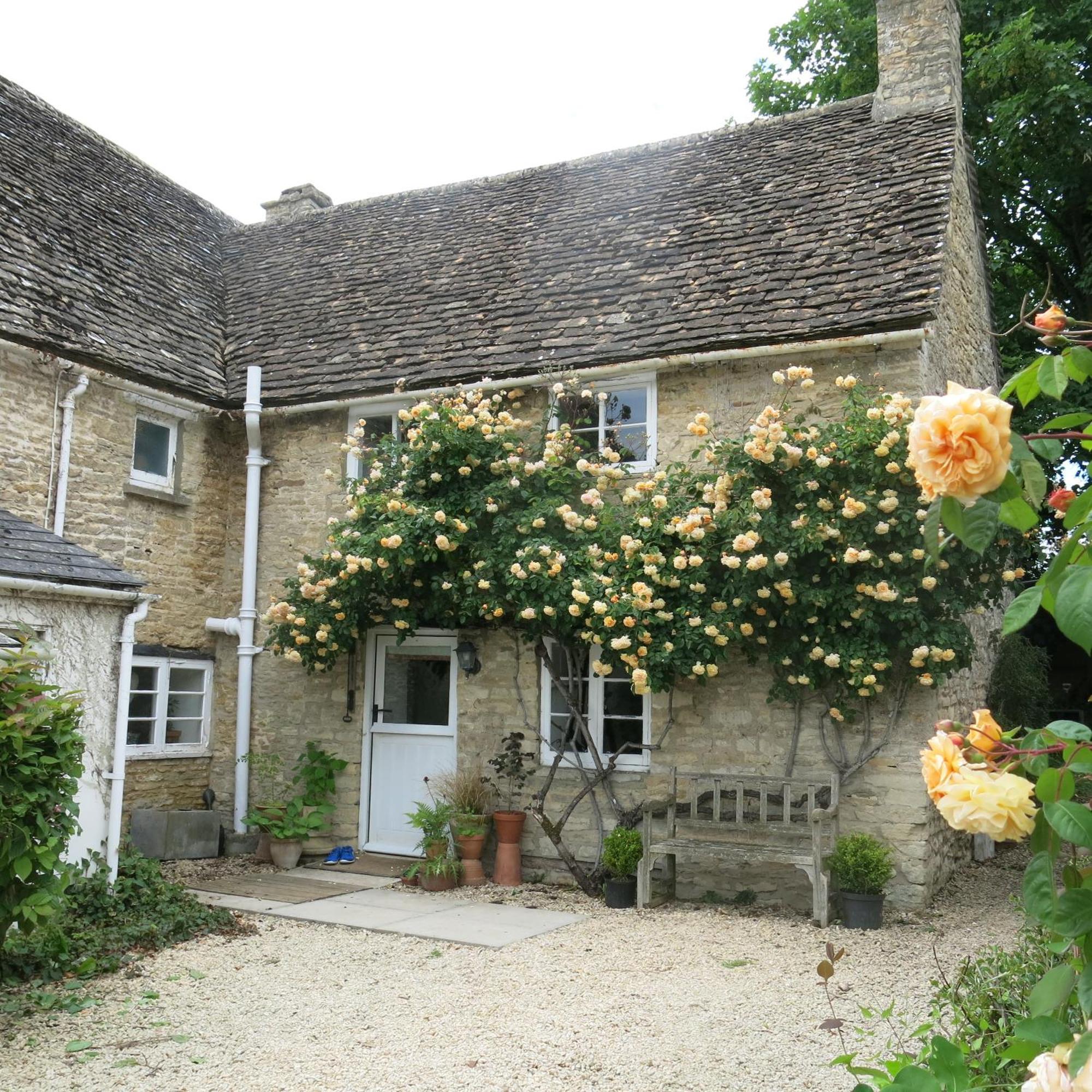 Characterful Cotswold Cottage Cirencester Exteriör bild